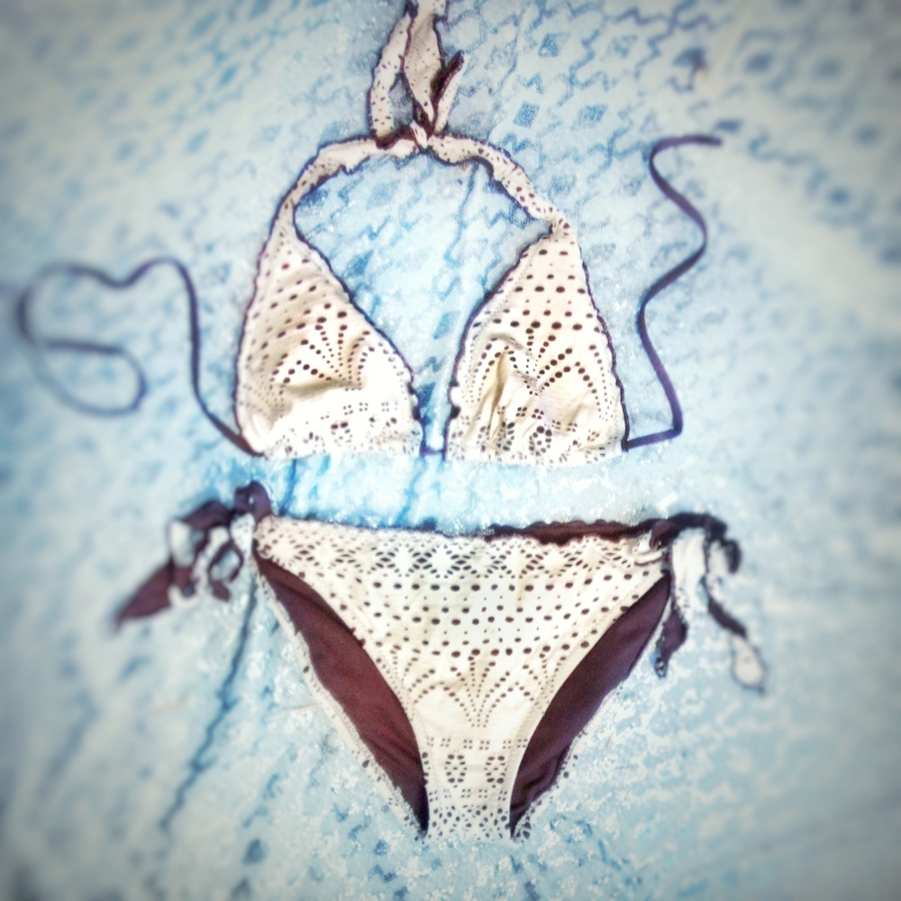 Bikini - Picture 2 of 2